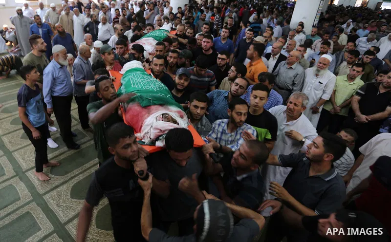 Mourners carry the body of Palestinian Hamas militant Ahmad Murjan who was killed in Israeli tank shelling, during his funeral in Jabaliya, northern Gaza Strip, August 7, 2018. Israeli forces killed two militants of Hama...