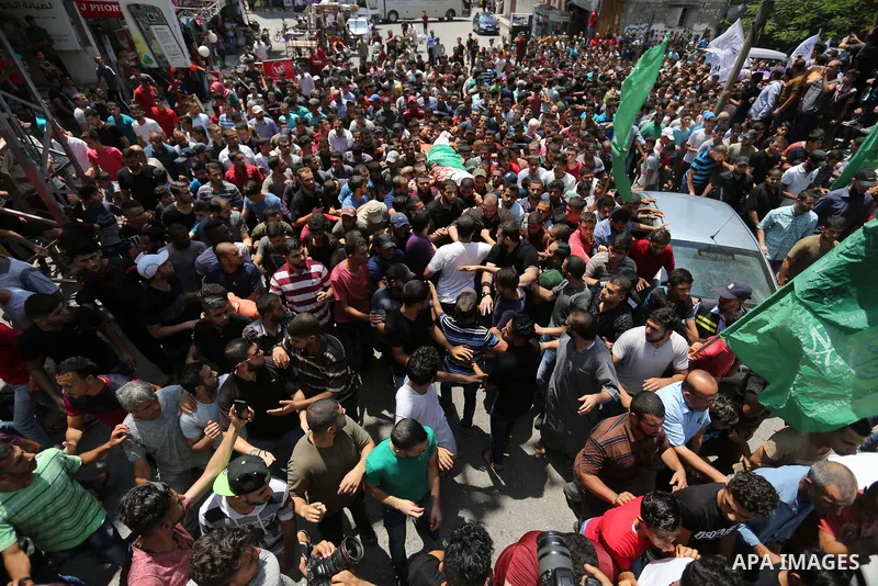 Mourners carry the body of Palestinian Hamas militant Ahmad Murjan who was killed in Israeli tank shelling, during his funeral in Jabaliya, northern Gaza Strip, August 7, 2018. Israeli forces killed two militants of Hama...