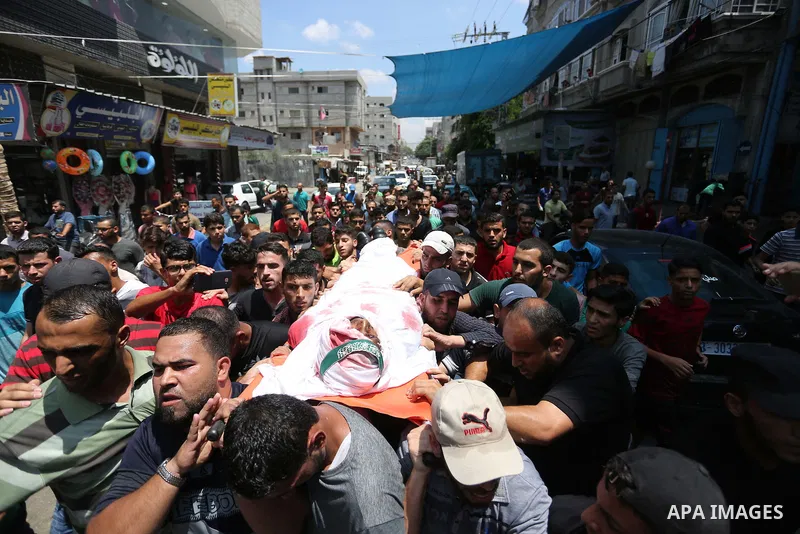 Mourners carry the body of Palestinian Hamas militant Ahmad Murjan who was killed in Israeli tank shelling, during his funeral in Jabaliya, northern Gaza Strip, August 7, 2018. Israeli forces killed two militants of Hama...