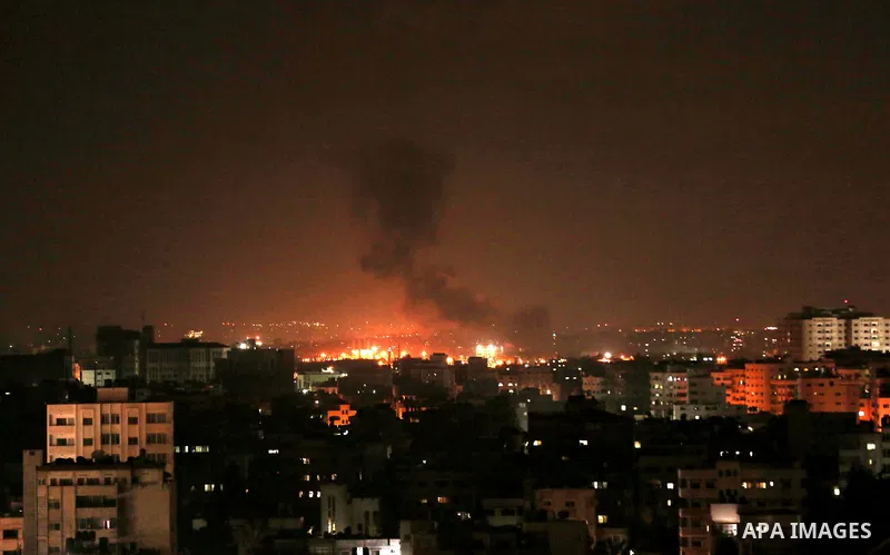 A picture taken on August 8, 2018 shows smoke plumes risisng following an Israeli air strike in Gaza City. Photo by Mahmoud Nasser