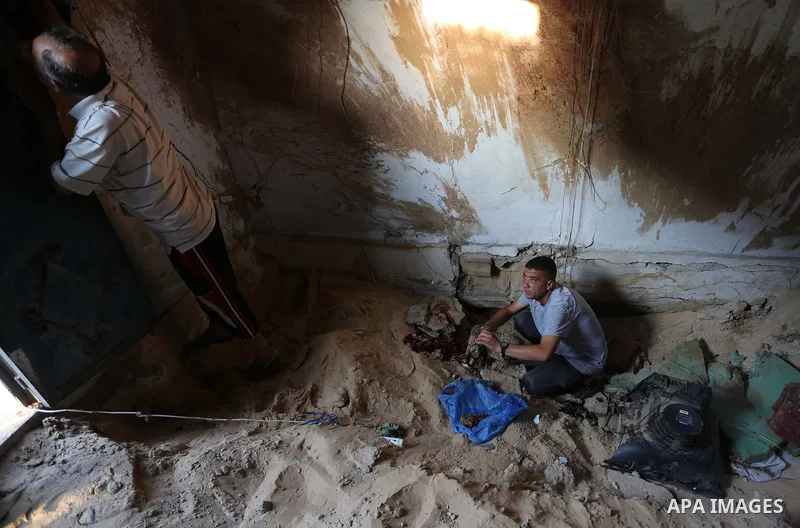 Palestinians inspect a house that was damaged in an Israeli airstrike on Dair al Balah in the center of Gaza Strip on August 9, 2018. Photo by Ashraf Amra