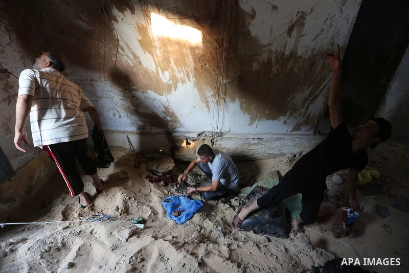 Palestinians inspect a house that was damaged in an Israeli airstrike on Dair al Balah in the center of Gaza Strip on August 9, 2018. Photo by Ashraf Amra