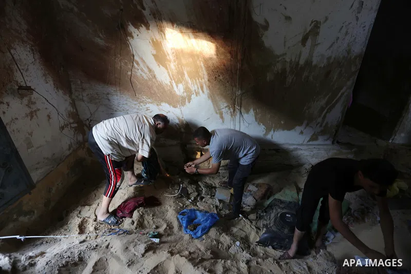 Palestinians inspect a house that was damaged in an Israeli airstrike on Dair al Balah in the center of Gaza Strip on August 9, 2018. Photo by Ashraf Amra