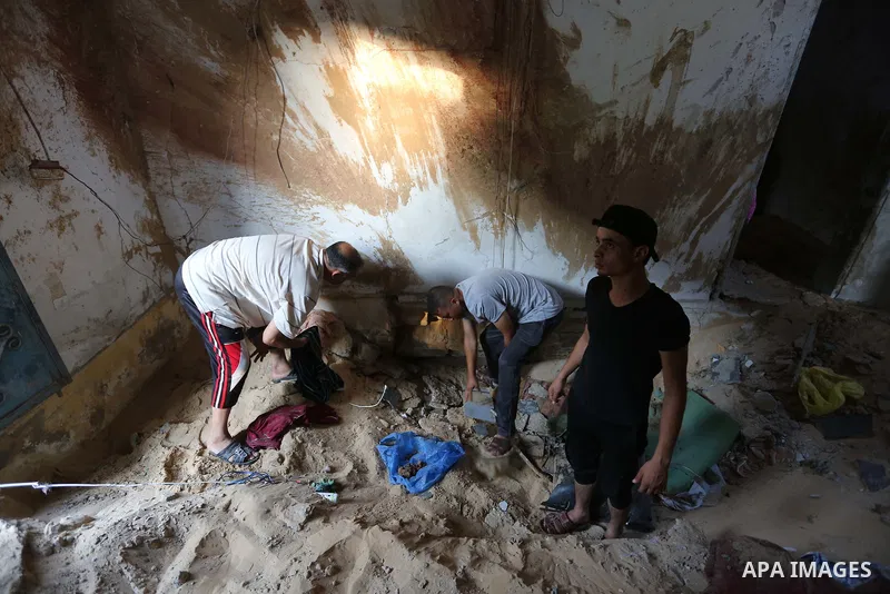 Palestinians inspect a house that was damaged in an Israeli airstrike on Dair al Balah in the center of Gaza Strip on August 9, 2018. Photo by Ashraf Amra