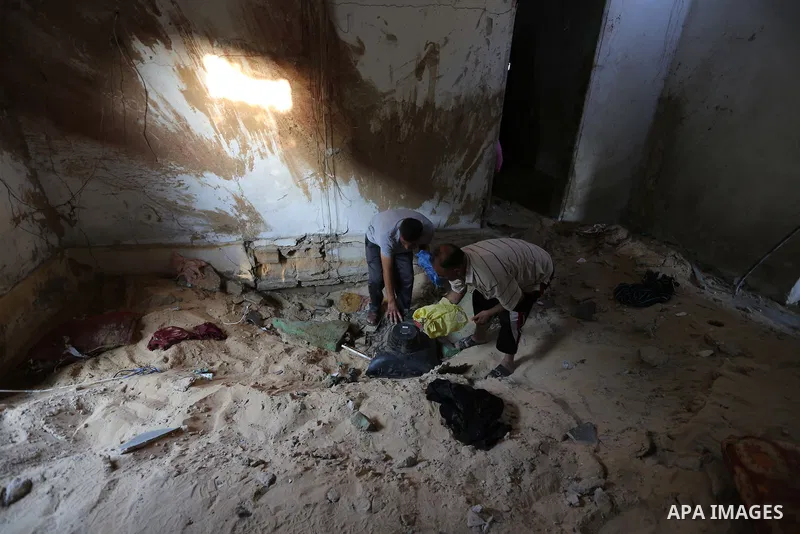 Palestinians inspect a house that was damaged in an Israeli airstrike on Dair al Balah in the center of Gaza Strip on August 9, 2018. Photo by Ashraf Amra