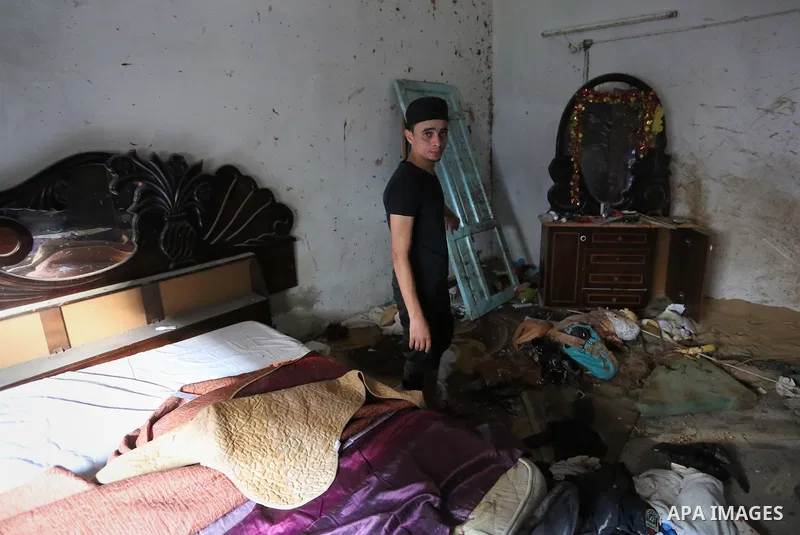 Palestinians inspect a house that was damaged in an Israeli airstrike on Dair al Balah in the center of Gaza Strip on August 9, 2018. Photo by Ashraf Amra