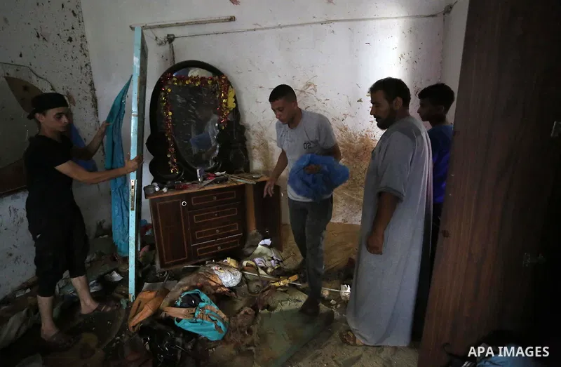 Palestinians inspect a house that was damaged in an Israeli airstrike on Dair al Balah in the center of Gaza Strip on August 9, 2018. Photo by Ashraf Amra