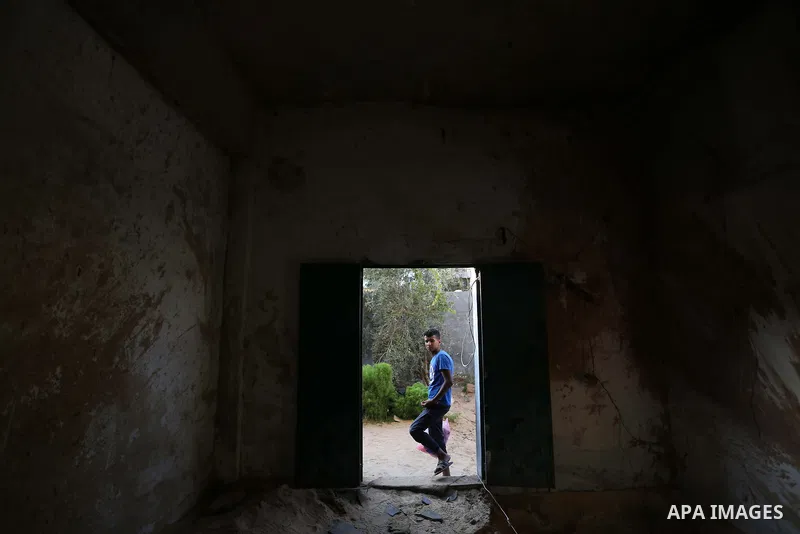 Palestinians inspect a house that was damaged in an Israeli airstrike on Dair al Balah in the center of Gaza Strip on August 9, 2018. Photo by Ashraf Amra