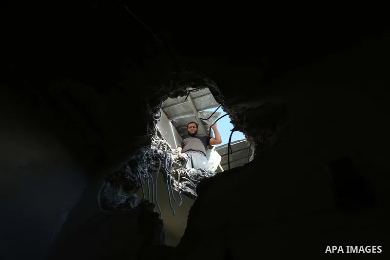 Palestinians inspect a house that was damaged in an Israeli airstrike on Dair al Balah in the center of Gaza Strip on August 9, 2018. Photo by Ashraf Amra