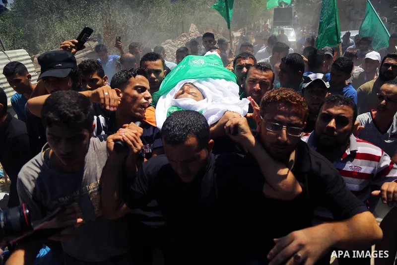 Mourners carry the body of Palestinian Hamas militant Ali al-Ghandour who was killed in an Israeli airstrike, during his funeral in the northern of Gaza Strip on August 9, 2018. Photo by Dawoud Abo Alkas