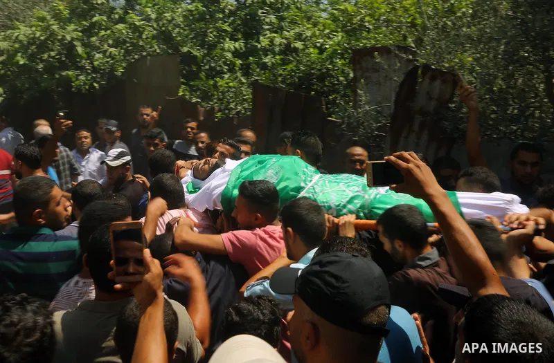Mourners carry the body of Palestinian Hamas militant Ali al-Ghandour who was killed in an Israeli airstrike, during his funeral in the northern of Gaza Strip on August 9, 2018. Photo by Dawoud Abo Alkas