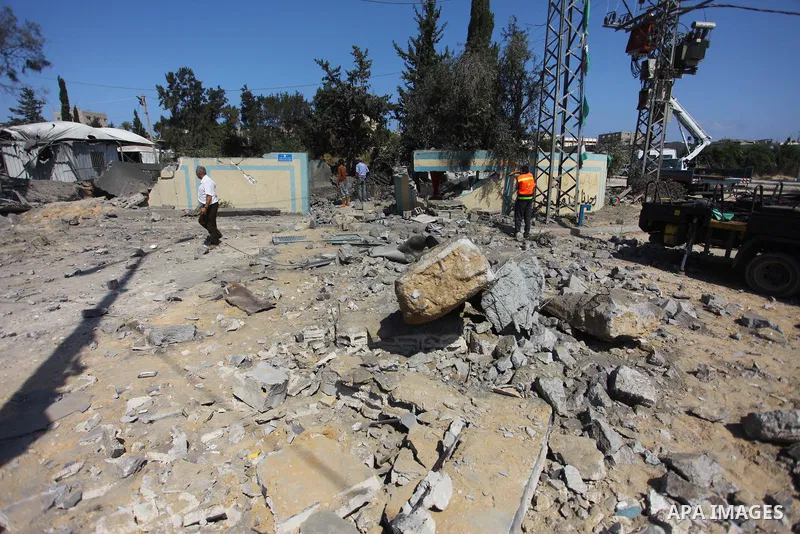 Palestinians inspect a site that was damaged in an Israeli airstrike in Beit Lahia, in the northern of Gaza Strip on August 9, 2018. Photo by Mahmoud Ajour