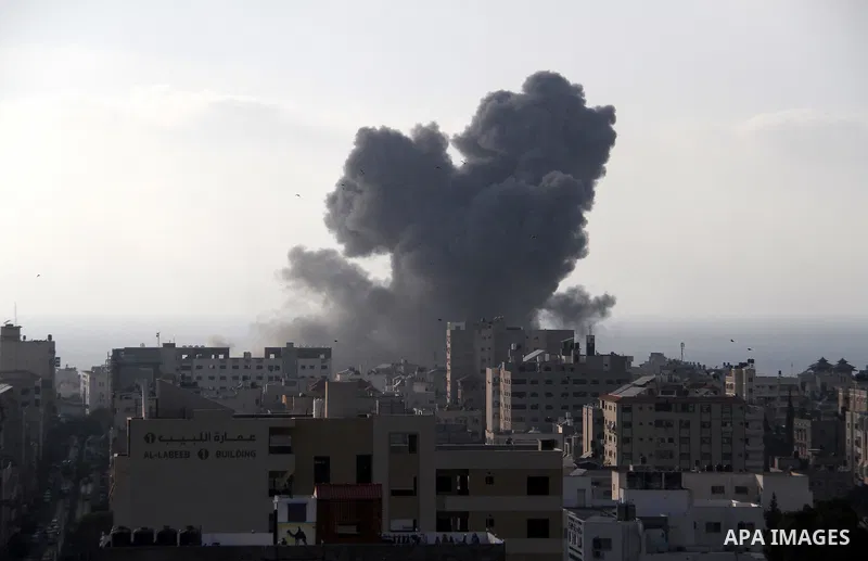 A picture taken on August 9, 2018 shows smoke plumes risisng following an Israeli air strike in Gaza City. Photo by Mahmoud Ajour