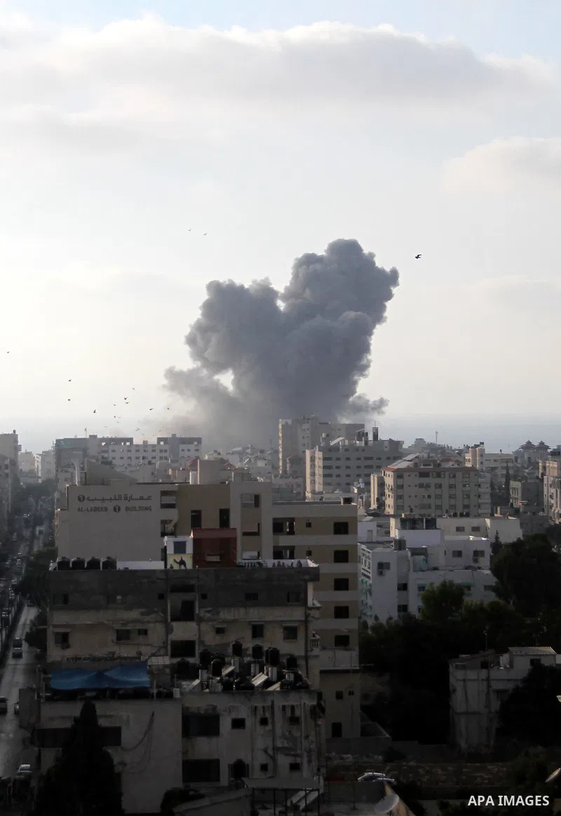 A picture taken on August 9, 2018 shows smoke plumes risisng following an Israeli air strike in Gaza City. Photo by Mahmoud Ajour
