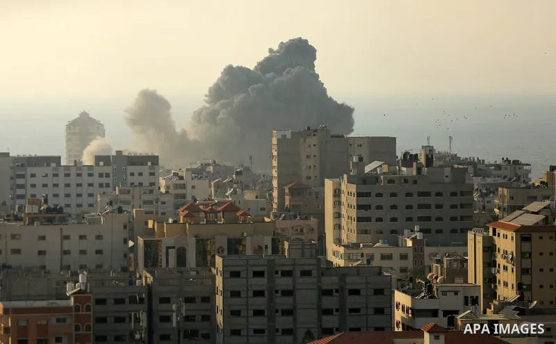 A picture taken on August 9, 2018 shows smoke plumes risisng following an Israeli air strike in Gaza City. Photo by Dawoud Abo Alkas