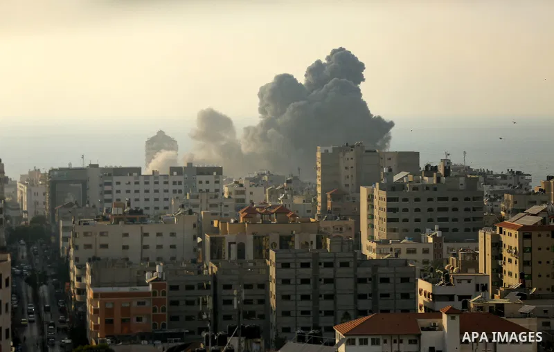 A picture taken on August 9, 2018 shows smoke plumes risisng following an Israeli air strike in Gaza City. Photo by Dawoud Abo Alkas