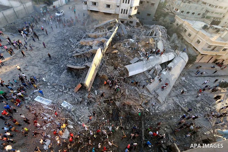 Palestinians inspect the rubble of a building following an Israeli air strike on Gaza City, on August 9, 2018. Photo by Mahmoud Khattab