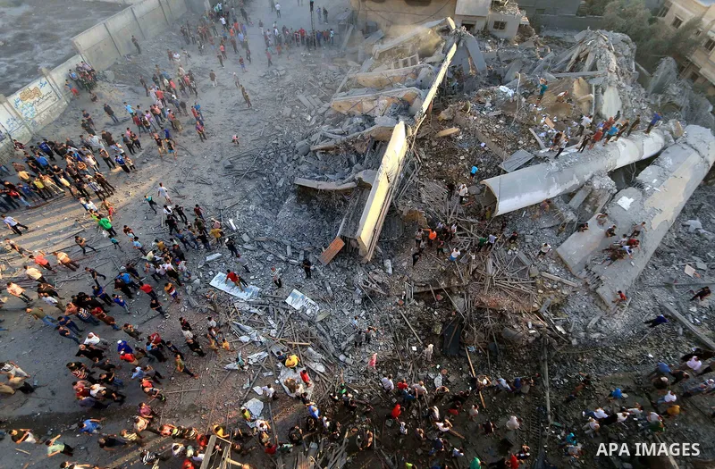 Palestinians inspect the rubble of a building following an Israeli air strike on Gaza City, on August 9, 2018. Photo by Mahmoud Khattab