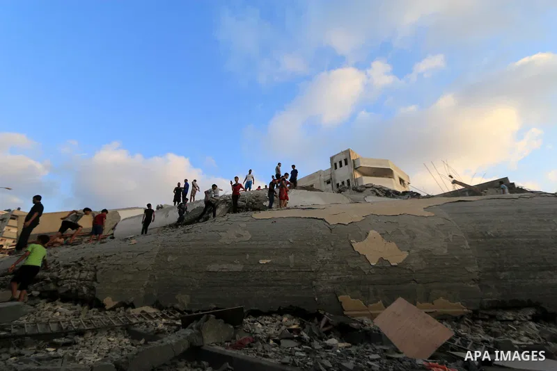 Palestinians inspect the rubble of a building following an Israeli air strike on Gaza City, on August 9, 2018. Photo by Mahmoud Khattab