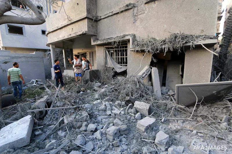 Palestinians inspect the rubble of a building following an Israeli air strike on Gaza City, on August 9, 2018. Photo by Mahmoud Khattab