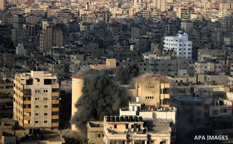 A picture taken on August 9, 2018 shows smoke plumes risisng following an Israeli air strike in Gaza City. Photo by Mahmoud Khattab