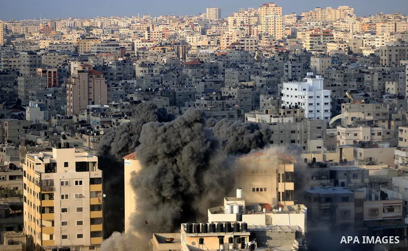 A picture taken on August 9, 2018 shows smoke plumes risisng following an Israeli air strike in Gaza City. Photo by Mahmoud Khattab