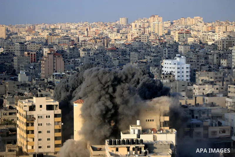 A picture taken on August 9, 2018 shows smoke plumes risisng following an Israeli air strike in Gaza City. Photo by Mahmoud Khattab