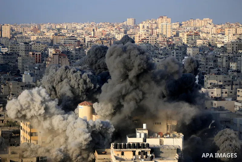 A picture taken on August 9, 2018 shows smoke plumes risisng following an Israeli air strike in Gaza City. Photo by Mahmoud Khattab