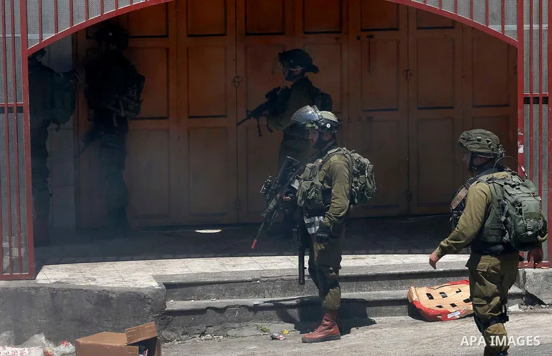 Israeli soldiers take position during clashes with Palestinian protesters in the West Bank city of Hebron on Aug. 10, 2018. Photo by Wisam Hashlamoun
