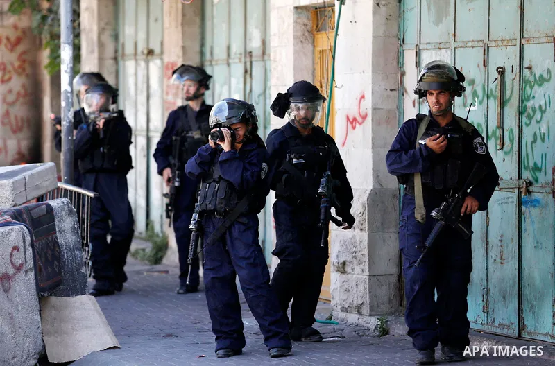 Israeli soldiers take position during clashes with Palestinian protesters in the West Bank city of Hebron on Aug. 10, 2018. Photo by Wisam Hashlamoun