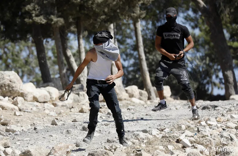 Palestinian protesters hurl stones towards Israeli troops during clashes in the West Bank city of Bethlehem on Aug. 10, 2018. Photo by Wisam Hashlamoun