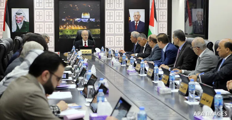 Palestinian Prime Minister Rami Hamdallah chairs a meeting with council of Ministers in the West Bank city of Ramallah on August 14, 2018. Photo by Prime Minister Office