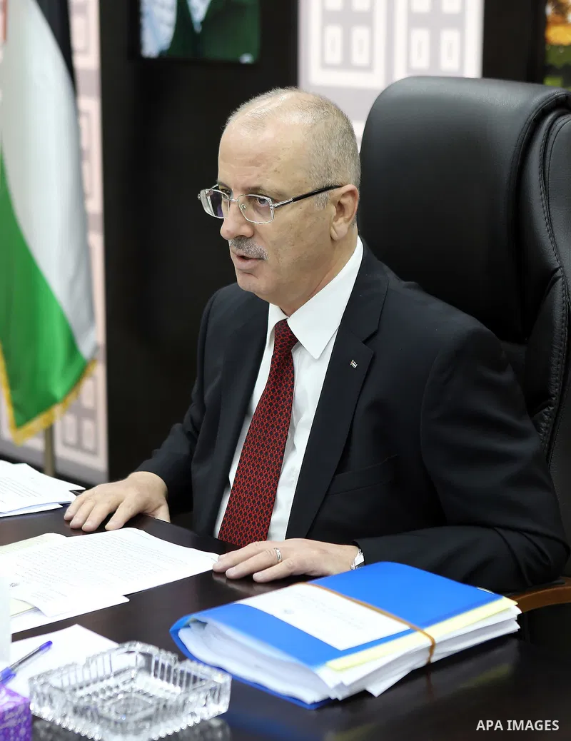 Palestinian Prime Minister Rami Hamdallah chairs a meeting with council of Ministers in the West Bank city of Ramallah on August 14, 2018. Photo by Prime Minister Office