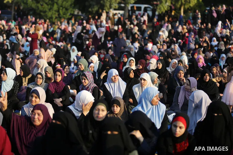 Palestinian muslims perform the prayer of Eid al-Adha or the feast of sacrifice in Gaza city, on August 21, 2018. Muslims around the world are celebrating Eid al-Adha, the "Feast of Sacrifice", which marks the end of the...