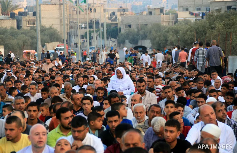 Palestinian muslims perform the prayer of Eid al-Adha or the feast of sacrifice, in al-Bureij refugee camp in the center of Gaza Strip, on August 21, 2018. Muslims around the world are celebrating Eid al-Adha, the "Feast...