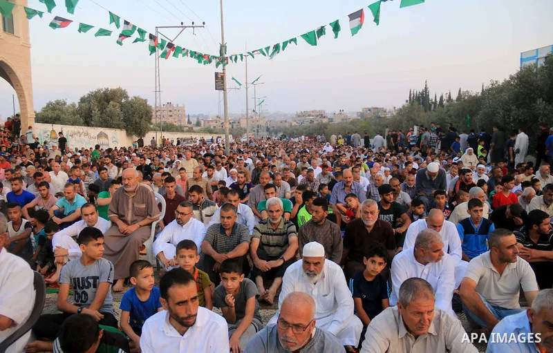 Palestinian muslims perform the prayer of Eid al-Adha or the feast of sacrifice, in al-Bureij refugee camp in the center of Gaza Strip, on August 21, 2018. Muslims around the world are celebrating Eid al-Adha, the "Feast...