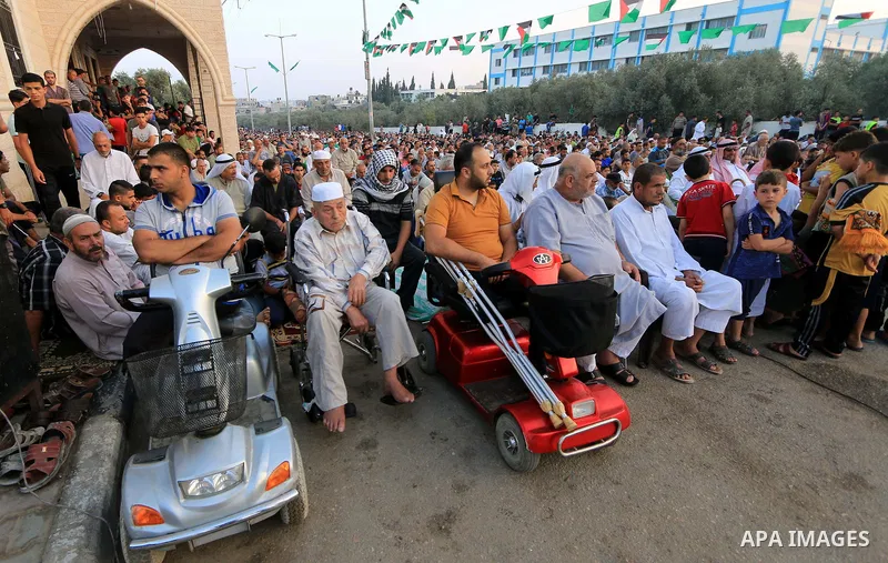 Palestinian muslims perform the prayer of Eid al-Adha or the feast of sacrifice, in al-Bureij refugee camp in the center of Gaza Strip, on August 21, 2018. Muslims around the world are celebrating Eid al-Adha, the "Feast...