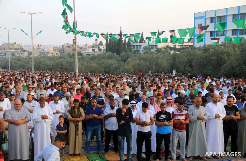 Palestinian muslims perform the prayer of Eid al-Adha or the feast of sacrifice, in al-Bureij refugee camp in the center of Gaza Strip, on August 21, 2018. Muslims around the world are celebrating Eid al-Adha, the "Feast...