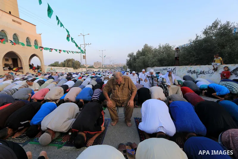 Palestinian muslims perform the prayer of Eid al-Adha or the feast of sacrifice, in al-Bureij refugee camp in the center of Gaza Strip, on August 21, 2018. Muslims around the world are celebrating Eid al-Adha, the "Feast...