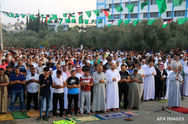 Palestinian muslims perform the prayer of Eid al-Adha or the feast of sacrifice, in al-Bureij refugee camp in the center of Gaza Strip, on August 21, 2018. Muslims around the world are celebrating Eid al-Adha, the "Feast...
