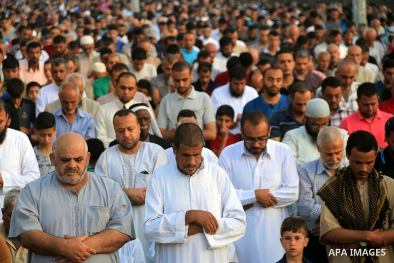 Palestinian muslims perform the prayer of Eid al-Adha or the feast of sacrifice, in al-Bureij refugee camp in the center of Gaza Strip, on August 21, 2018. Muslims around the world are celebrating Eid al-Adha, the "Feast...
