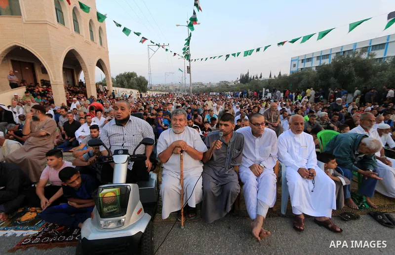 Palestinian muslims perform the prayer of Eid al-Adha or the feast of sacrifice, in al-Bureij refugee camp in the center of Gaza Strip, on August 21, 2018. Muslims around the world are celebrating Eid al-Adha, the "Feast...