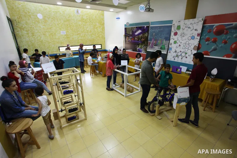 Palestinian children take part in scientific, technological and artistic exhibitions at Qattan Foundation in Gaza city on August 28, 2018. Photo by Mahmoud Ajour