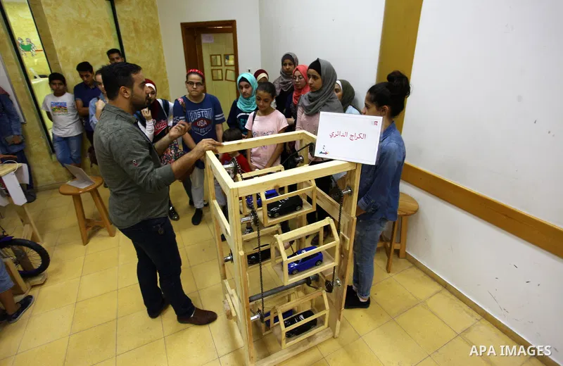 Palestinian children take part in scientific, technological and artistic exhibitions at Qattan Foundation in Gaza city on August 28, 2018. Photo by Mahmoud Ajour