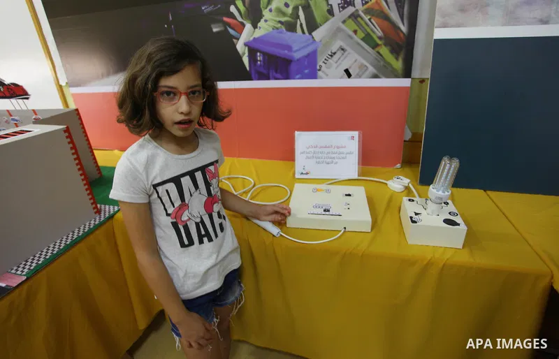 Palestinian children take part in scientific, technological and artistic exhibitions at Qattan Foundation in Gaza city on August 28, 2018. Photo by Mahmoud Ajour