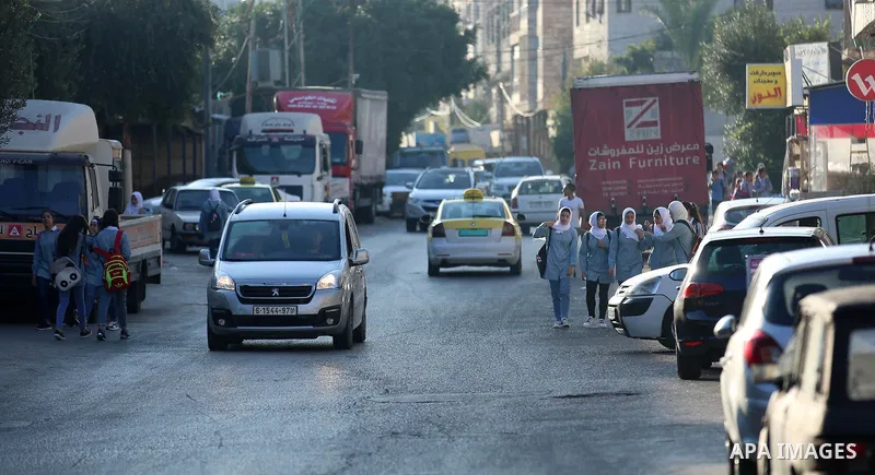 Palestinian students return back to their school in the morning of the first day of the new year study, in the West Bank city of Nablus on August 29, 2018. Photo by Shadi Jarar'ah