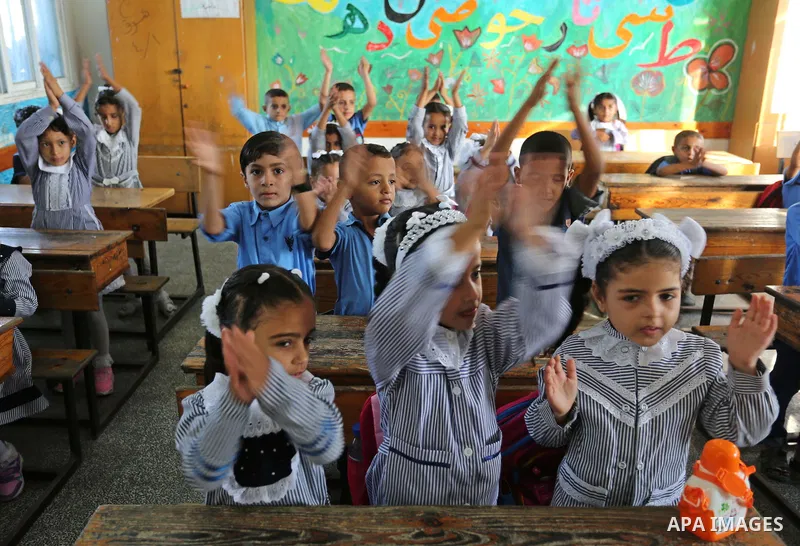 Palestinian students sit inside a classroom at their school belonging to the United Nations Relief and Works Agency for Palestinian Refugees (UNRWA) in Deir Al-Balah in the central Gaza Strip, on August 29, 2018. Photo b...