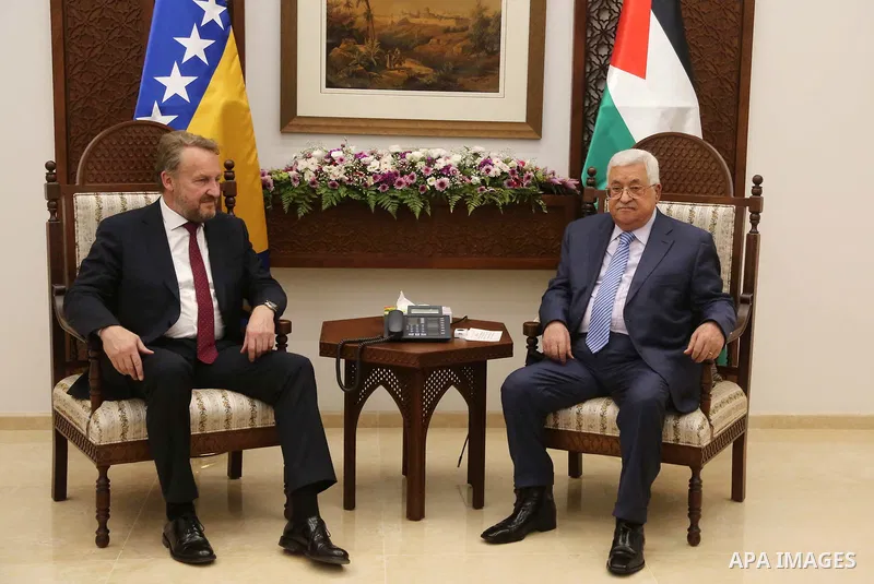 Palestinian President Mahmoud Abbas meets with Chairman of the Tripartite Presidency of Bosnia and Herzegovina Bakir Izetbegovic, in the West Bank city of Ramallah on August 29, 2018. Photo by Shadi Hatem