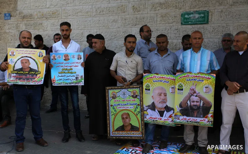 Palestinians take part in a protest to show solidarity with Palestinian prisoners held in Israeli jails, in front of Red cross office in Gaza city on Sept. 03, 2018. Photo by Mahmoud Ajour