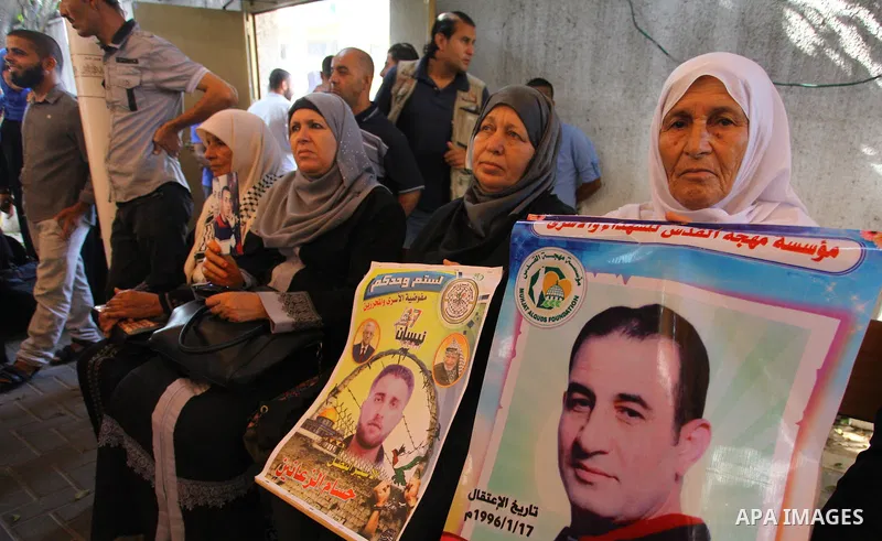 Palestinians take part in a protest to show solidarity with Palestinian prisoners held in Israeli jails, in front of Red cross office in Gaza city on Sept. 03, 2018. Photo by Mahmoud Ajour